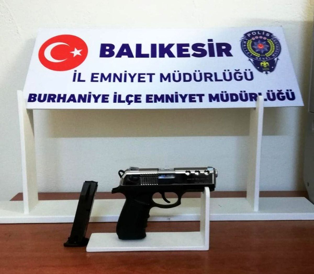 Balıkesir\'de 8 silah ele geçirildi