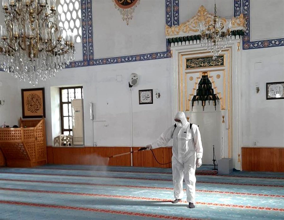 Balıkesir\'de koronavirüse karşı dezenfekte işlemleri sürüyor