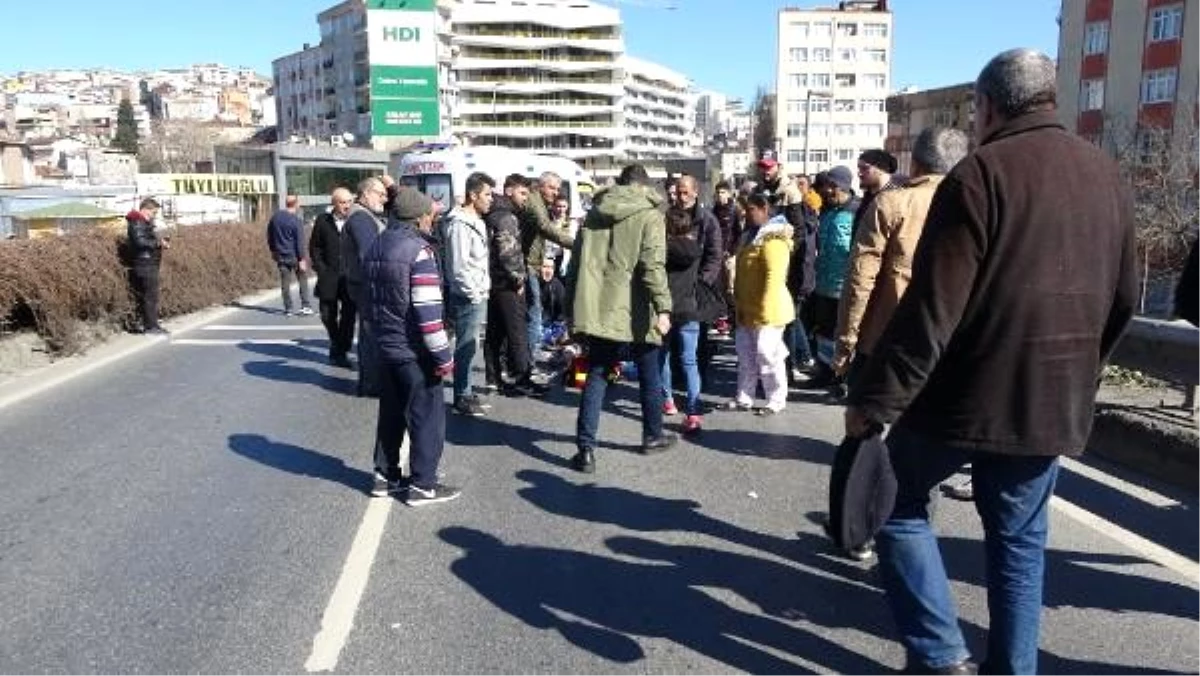 Beyoğlu\'nda su satan kişi otomobilin çarpması sonucu öldü