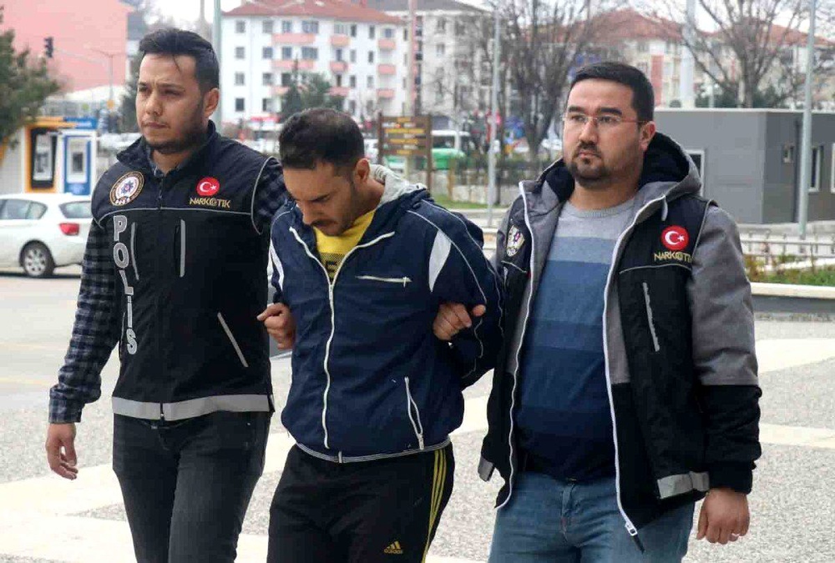 Bolu\'da, uyuşturucu ile yakalanan Suriye uyruklu şahıs tutuklandı