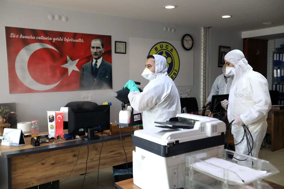 Buca\'da belediye binasına korona önlemi