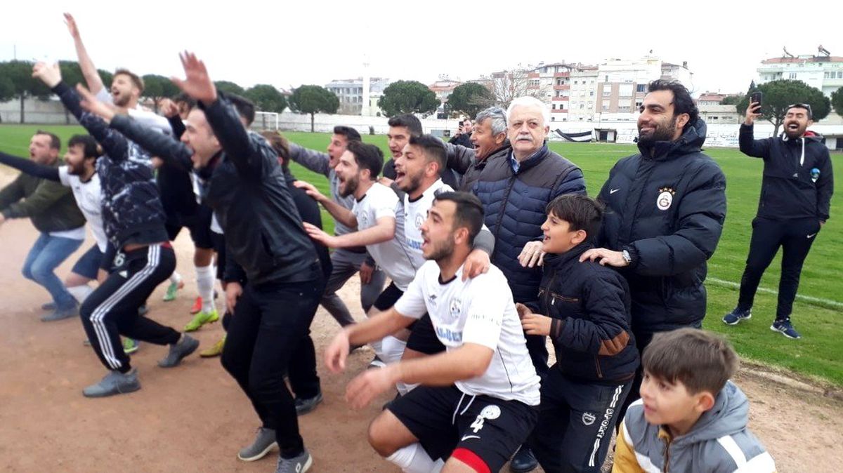 Burhaniye\'de şampiyonluk sevinci