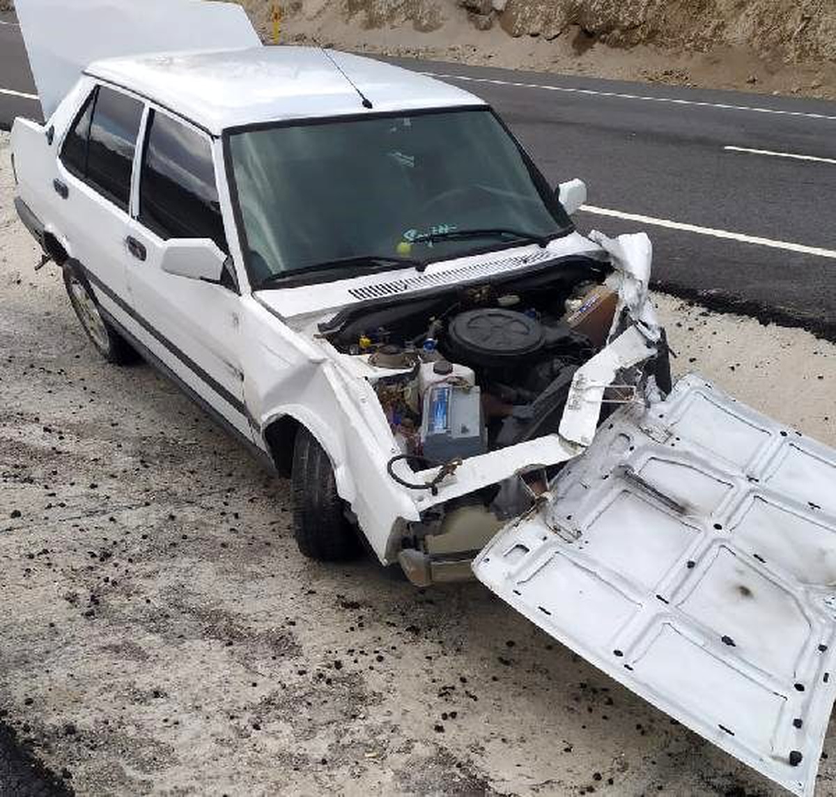 Çaldıkları araçla kaza yaptılar, kaçarken telefonu unutunca yakalandılar