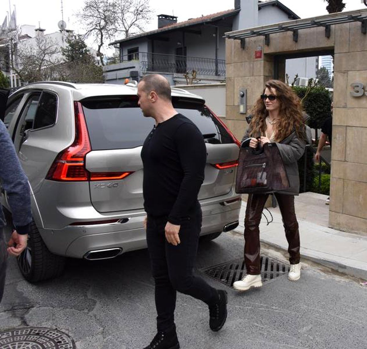Cem Yılmaz, Serenay Sarıkaya\'nın annesiyle tanıştı