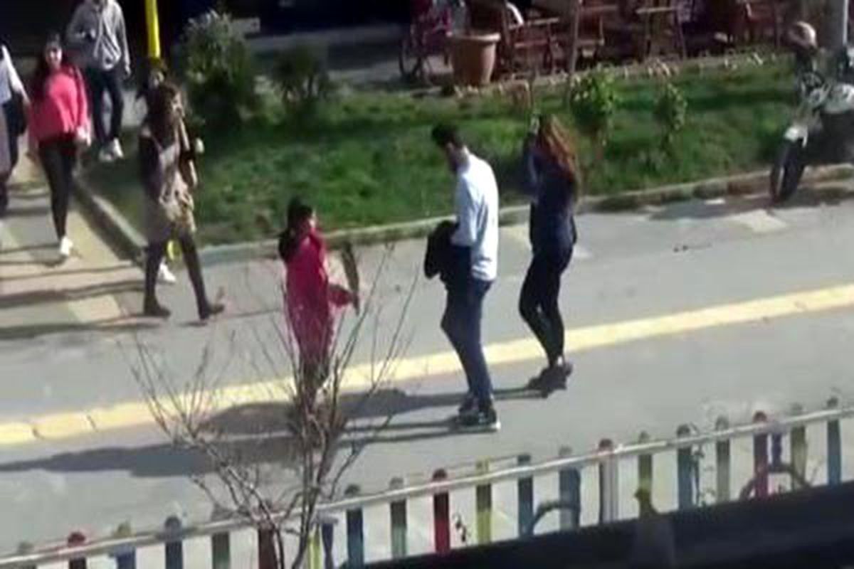 Çiçek satan kız çocuğuna sürpriz bisiklet hediyesi
