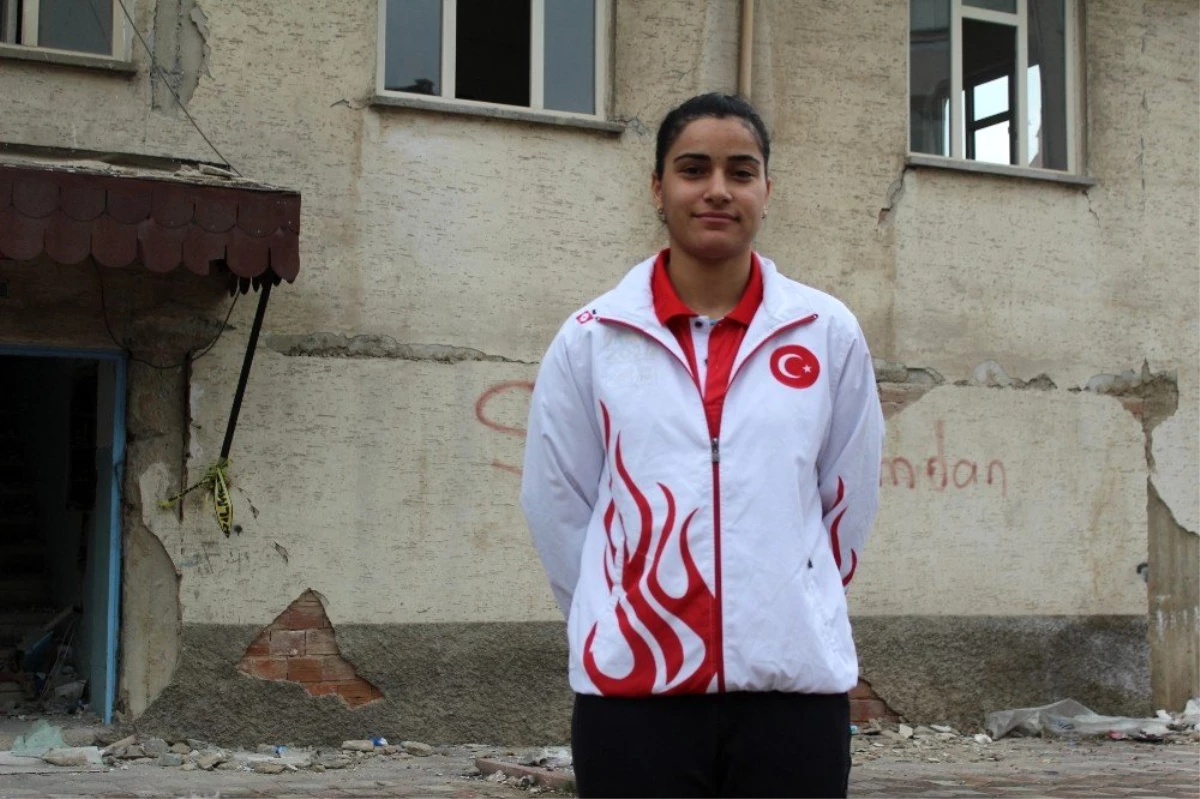 Depremin evsiz bıraktığı Milli Sporcu Aliye, Olimpiyatlara katılmak için mücadele veriyor