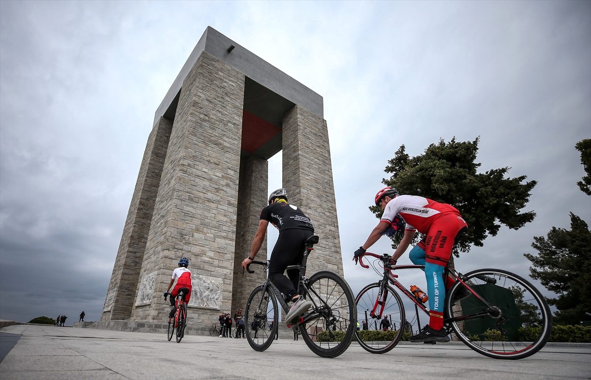 Düzce\'den "Şehitler Diyarı"na 515 kilometre pedal çevirdiler