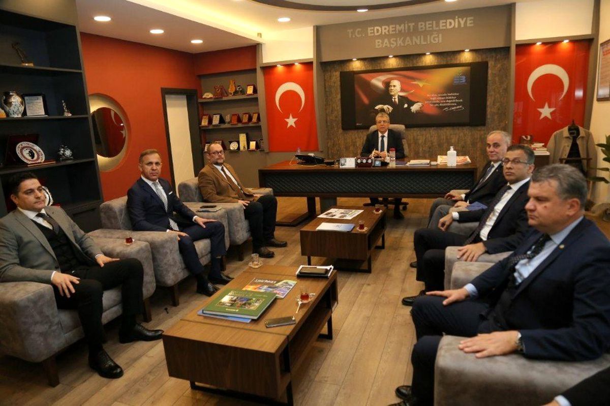 Edremit Belediyesi\'nde korona virüsle mücadele toplantısı