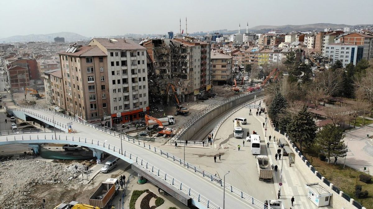 Elazığ\'da depremden sonra 1 ayda bin 94 konut satıldı