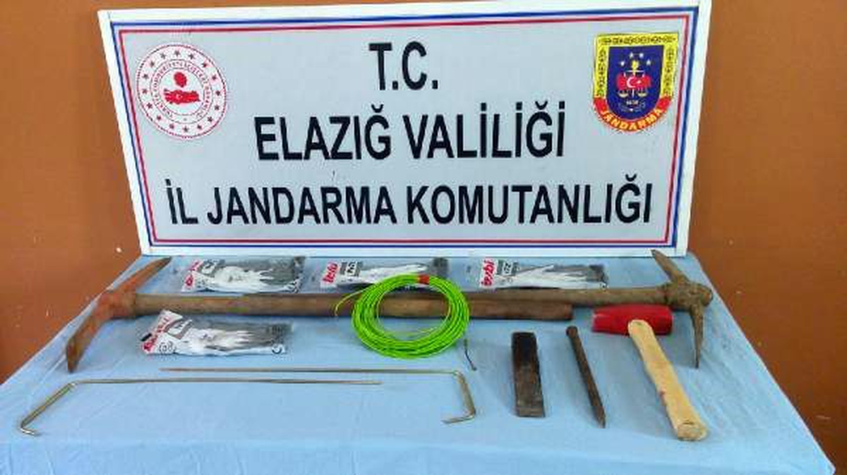 Elazığ\'da kaçak kazı yapan 8 kişiye suçüstü
