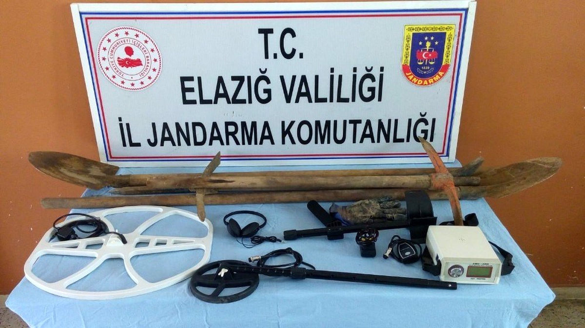 Elazığ\'da kaçak kazı yapan 8 şahıs yakalandı
