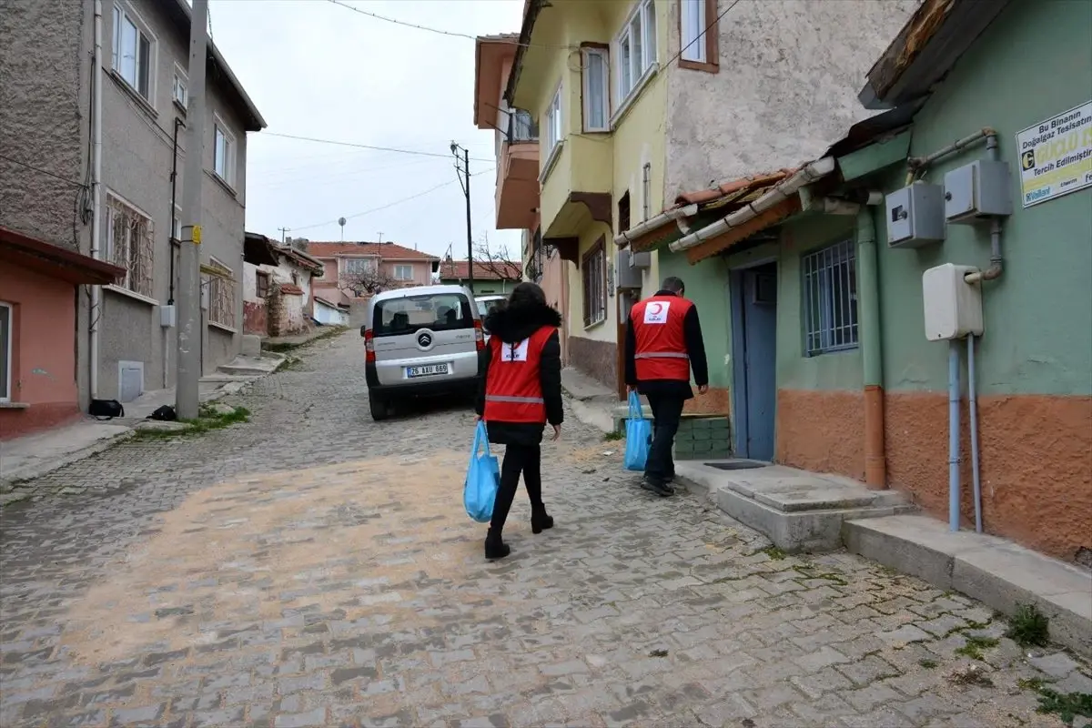 Eskişehir\'de Kızılay\'dan kronik rahatsızlığı bulunan vatandaşlara destek