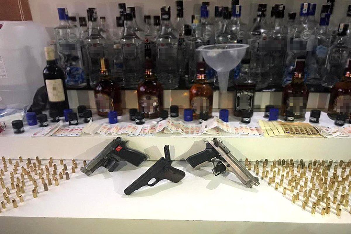 Evini kaçak içki imalathanesine çevirdi