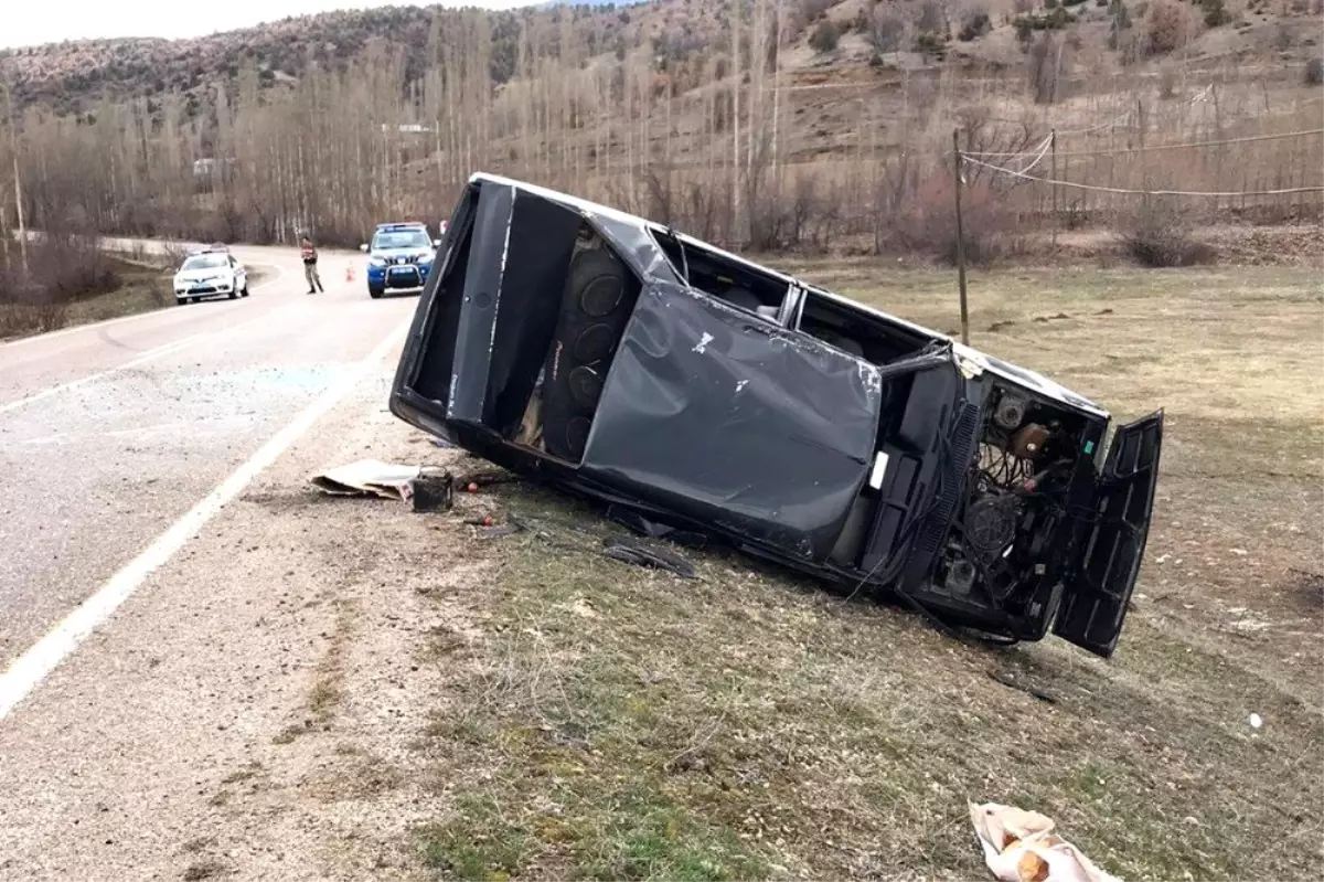 Gümüşhane\'de pikniğe giden otomobil kontrolden çıktı: 9 yaralı