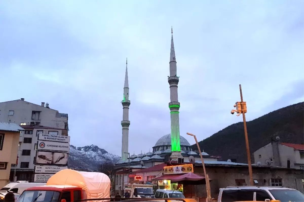 Gümüşhane\'deki camilerde cemaatsiz namaz kılındı