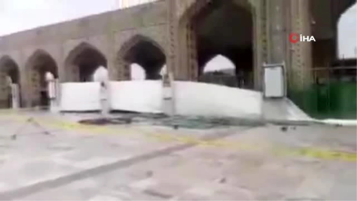 İran\'da iki türbe ziyarete kapatıldı