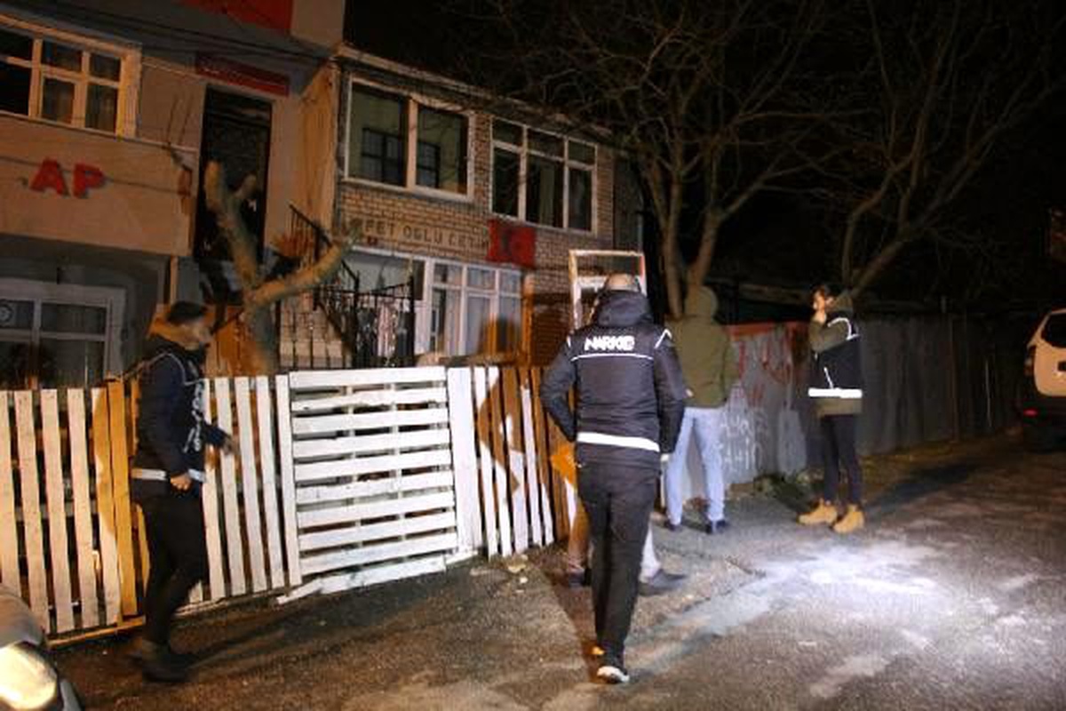 İstanbul\'da sokak satıcılarına uyuşturucu operasyonu