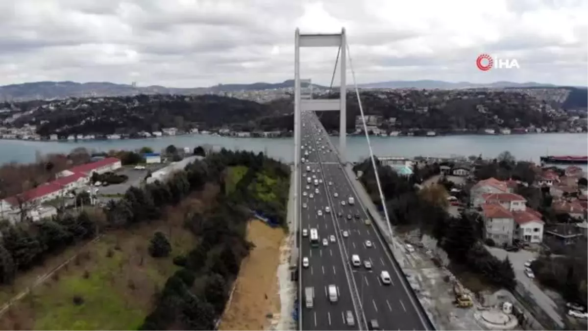 İstanbul\'un boş meydanları ve trafiği havadan böyle görüntülendi