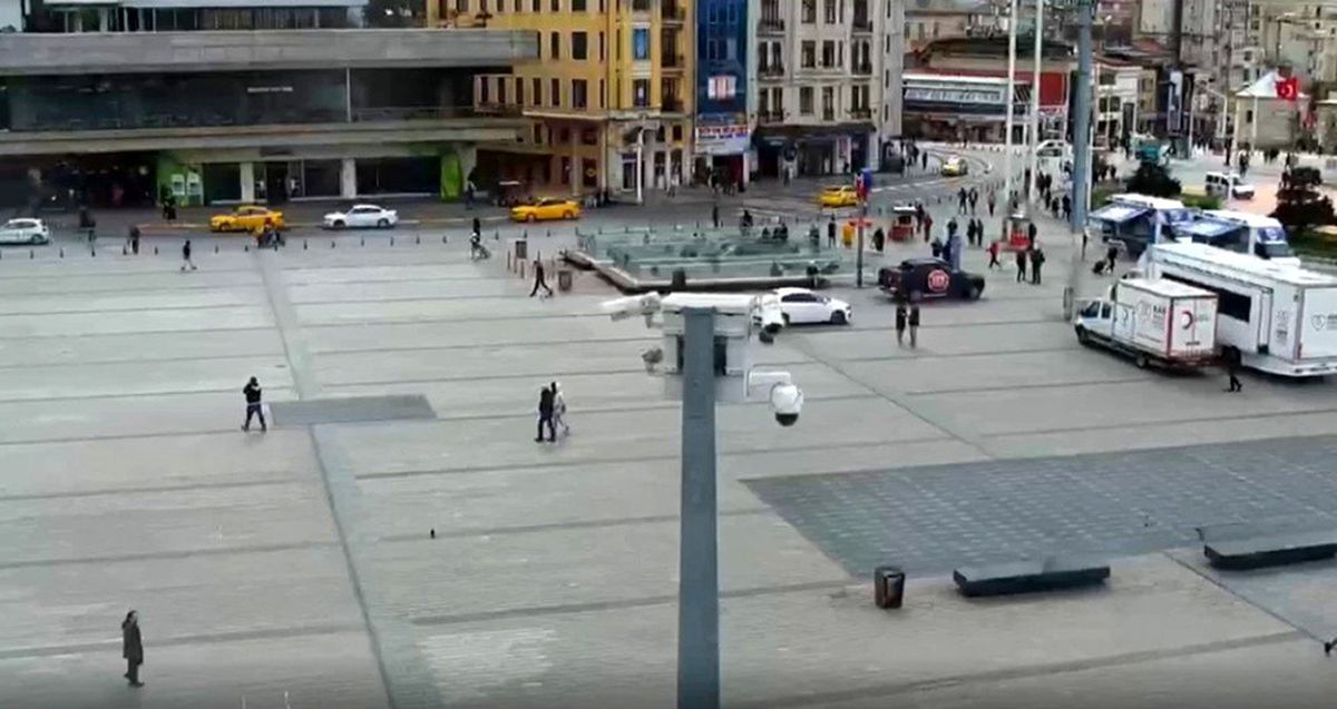İstanbul\'un meydanları boş kaldı