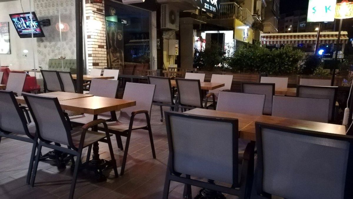 İzmir\'de mekanlar boş kaldı