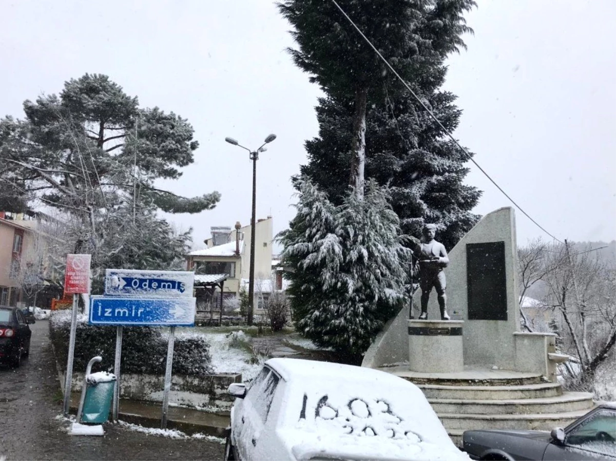 İzmir\'e Mart ayında kar sürprizi