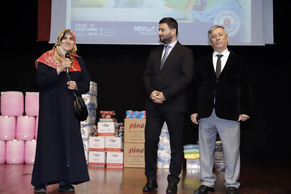 Kağıthane\'de koronavirüse karşı temizlik çalışmaları devam ediyor