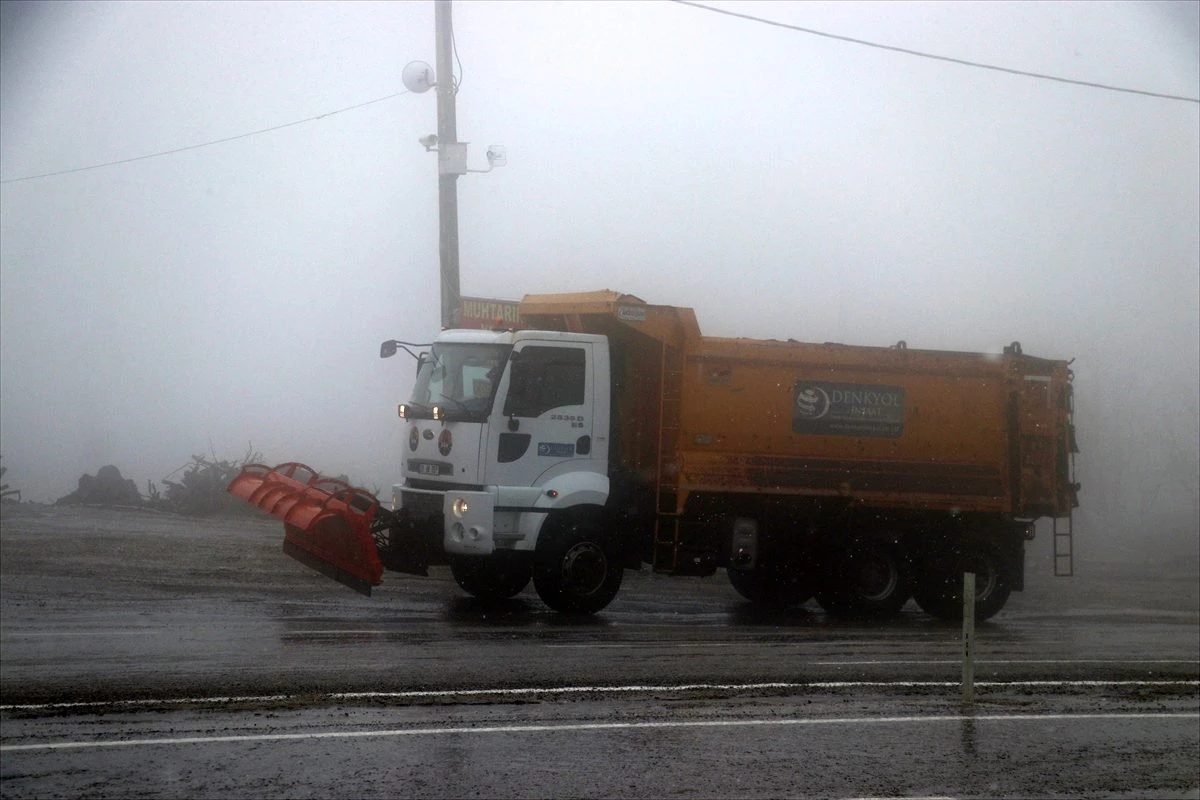 Kar ve sis Denizli-Antalya kara yolunda ulaşımı aksatıyor