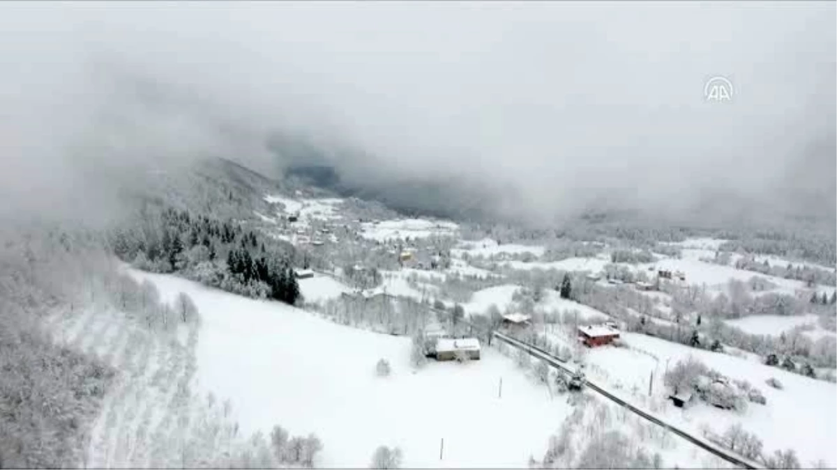 Kar yağışının oluşturduğu güzellik drone ile görüntülendi