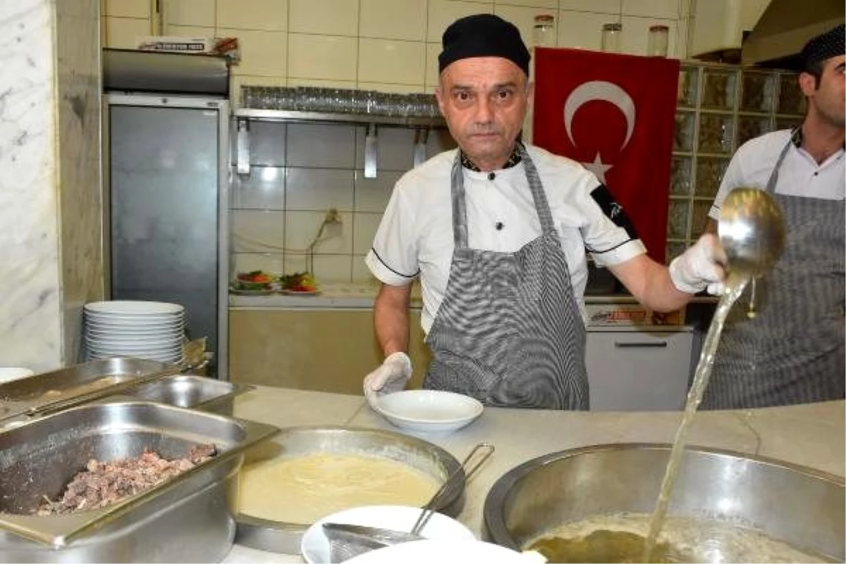Karatay\'ın önerip Büyükelçi Yardımcısı\'nın içtiği kelle paça çorbasına İzmir\'de talep arttı