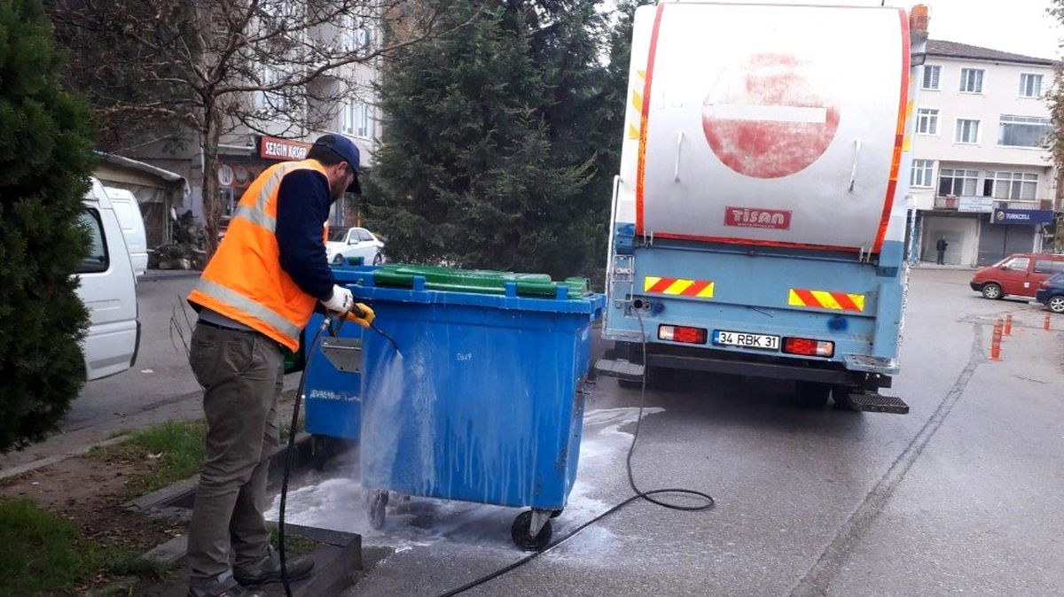 Kartepe\'de 11 bin konteyner dezenfekte edildi