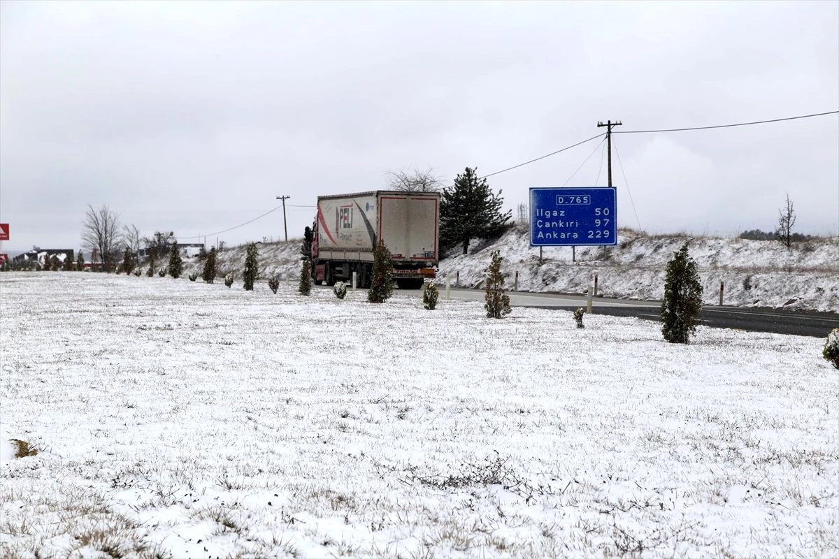 Kastamonu\'da kar yağışı etkili oluyor