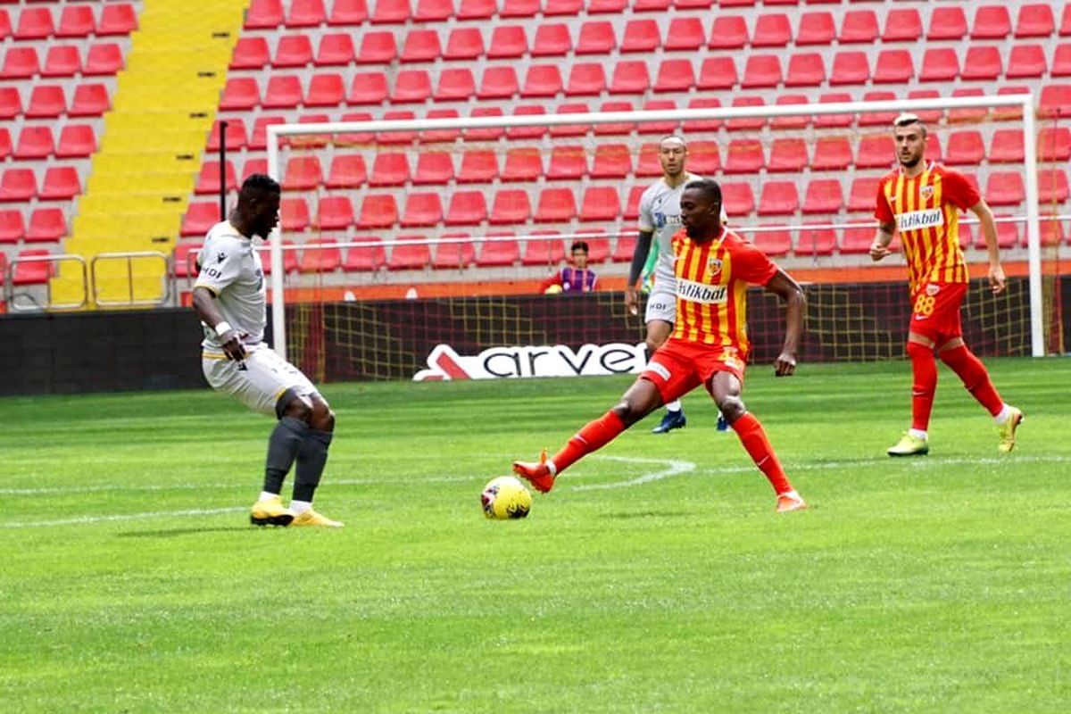 Kayserisporlu Bernard Mensah: "Önemli olan kazanmaktı"