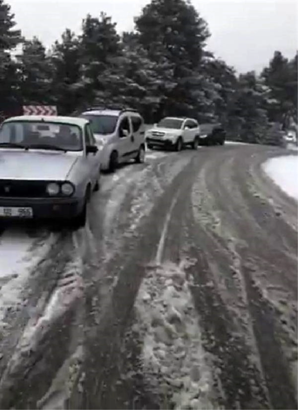 Kazdağları\'nda kar yağışı ulaşımı etkiliyor
