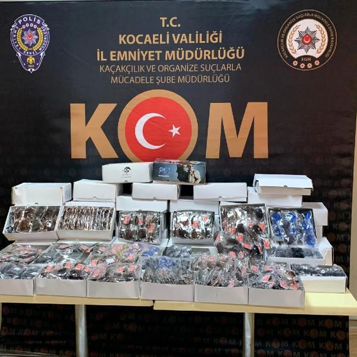 Kocaeli\'de 1279 gümrük kaçağı gözlük ele geçirdi