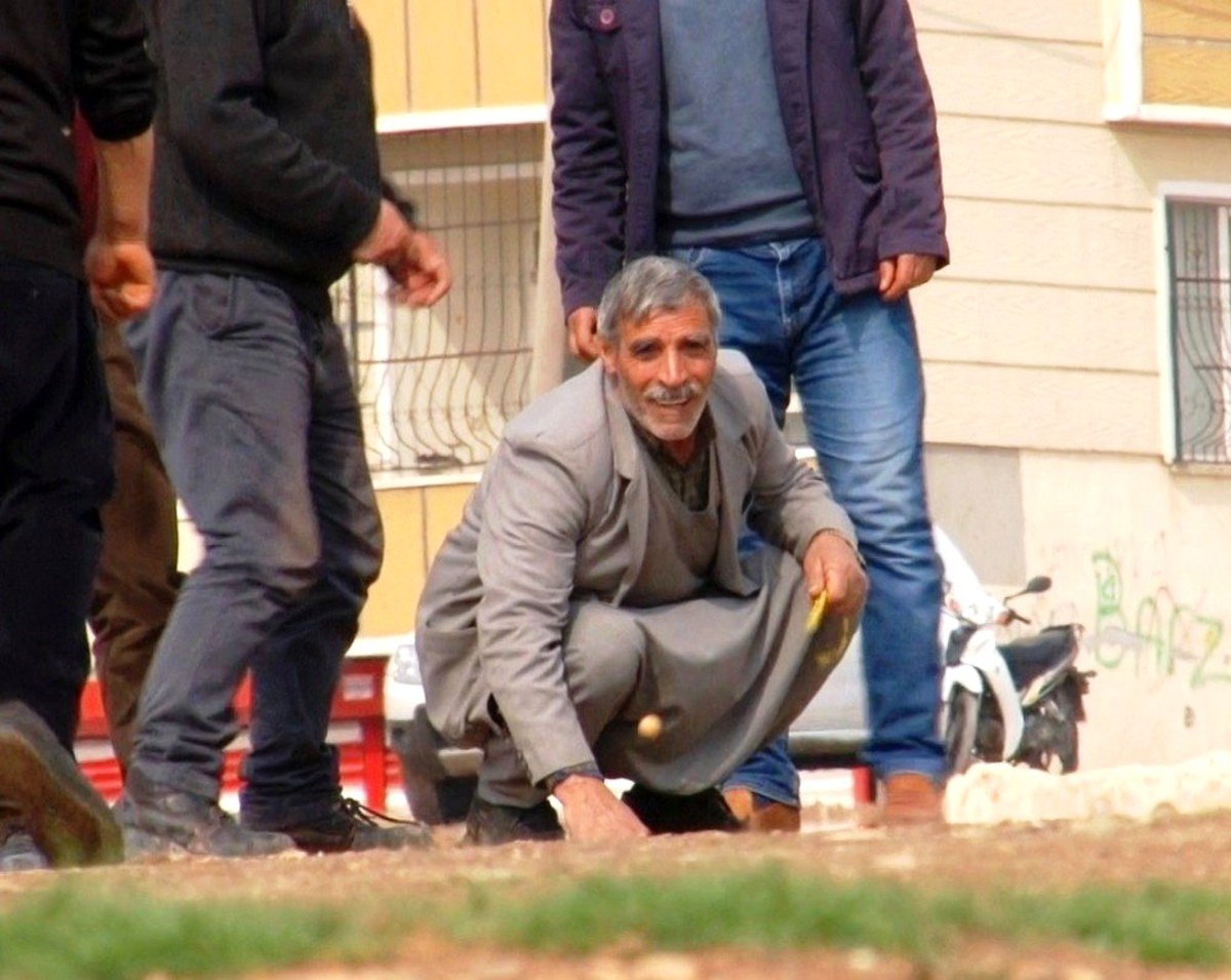 Korona virüs stresini misket oyunuyla atıyorlar