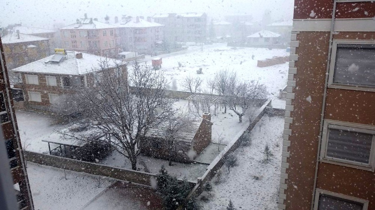 Kulu\'da dolu ve kar yağışı etkili oldu