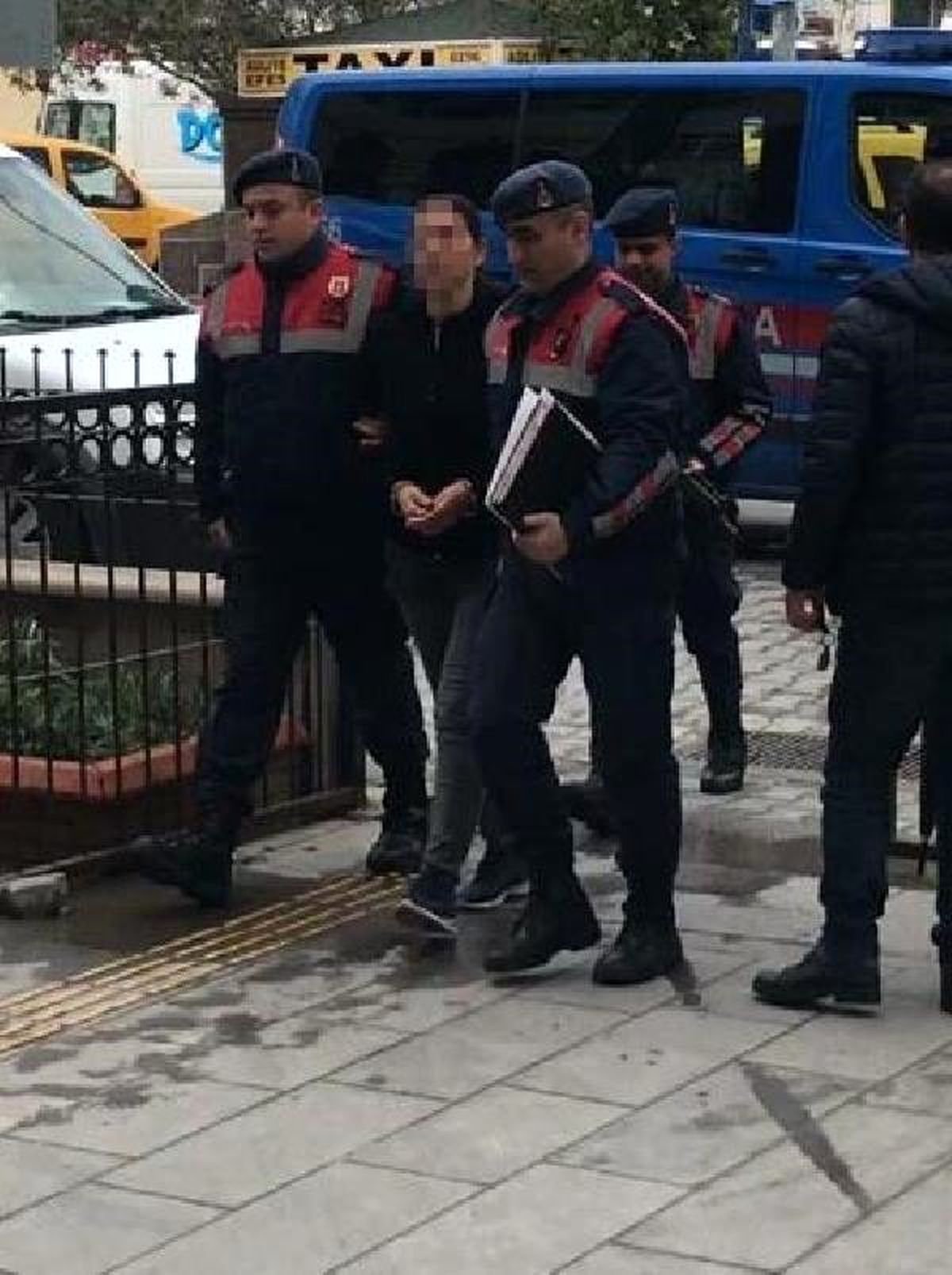 Minibüste ölü bulundu, ilişki yaşadığı kadın ile kocası gözaltında (2)