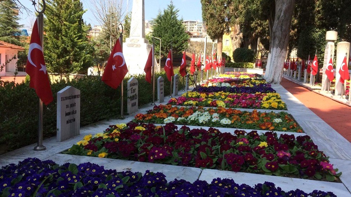 Namazgah Şehitliği 18 Mart\'a hazırlandı