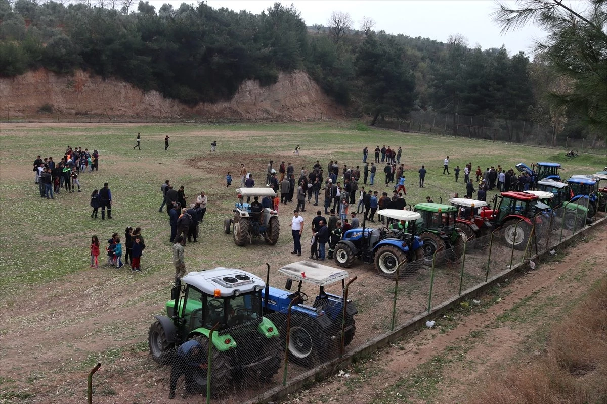 Osmaniye\'de "traktör çekme" yarışmasında renkli görüntüler