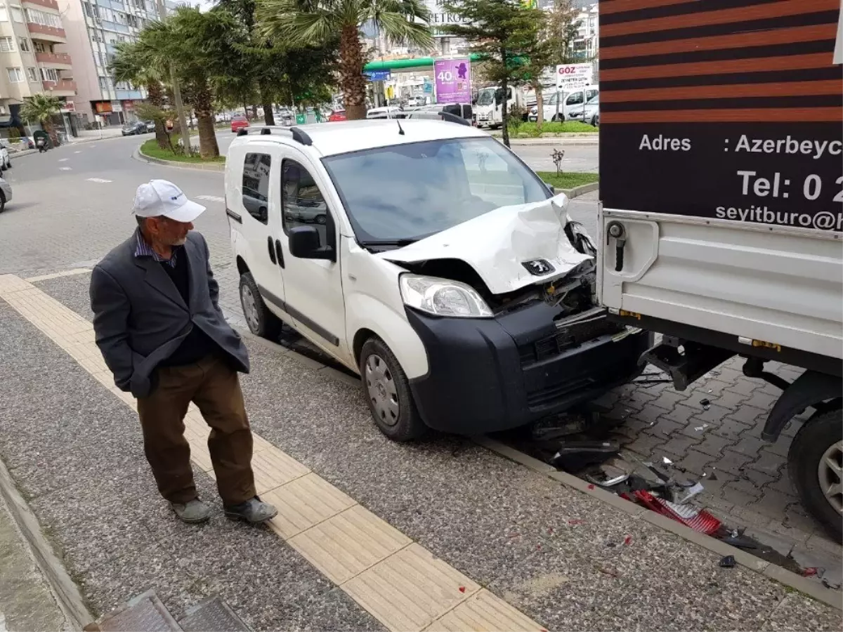 Park halindeki araca çarpıp kaçtı