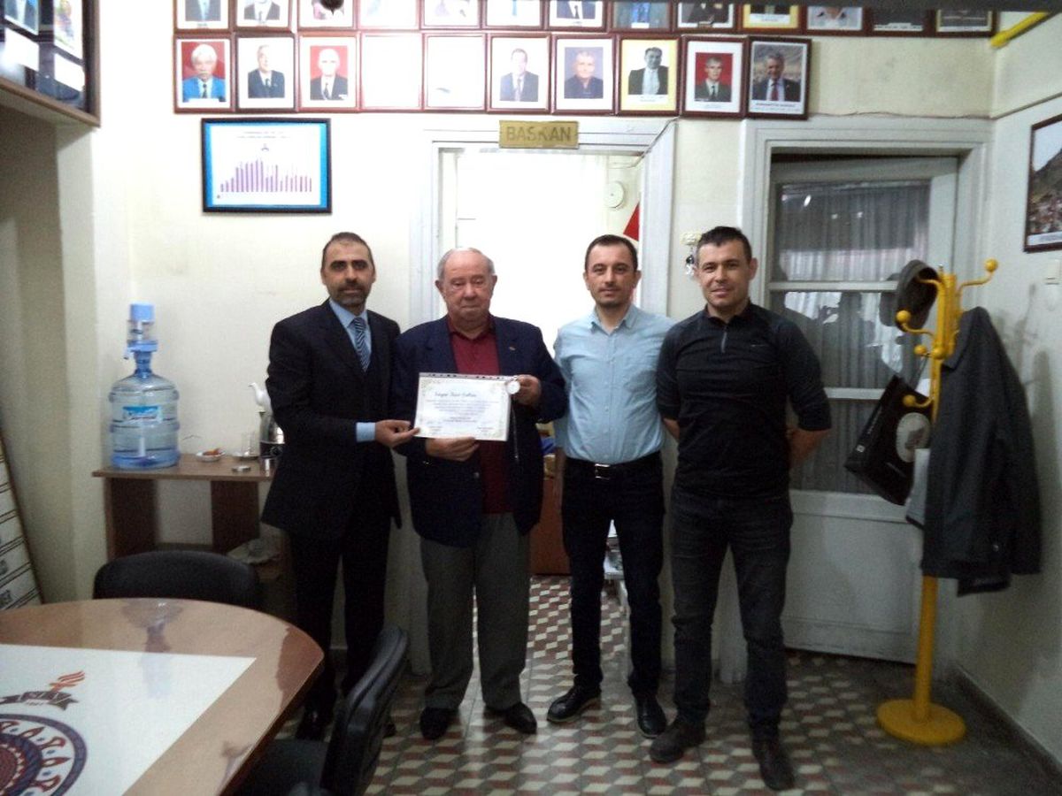 Şakar\'a onur belgesi