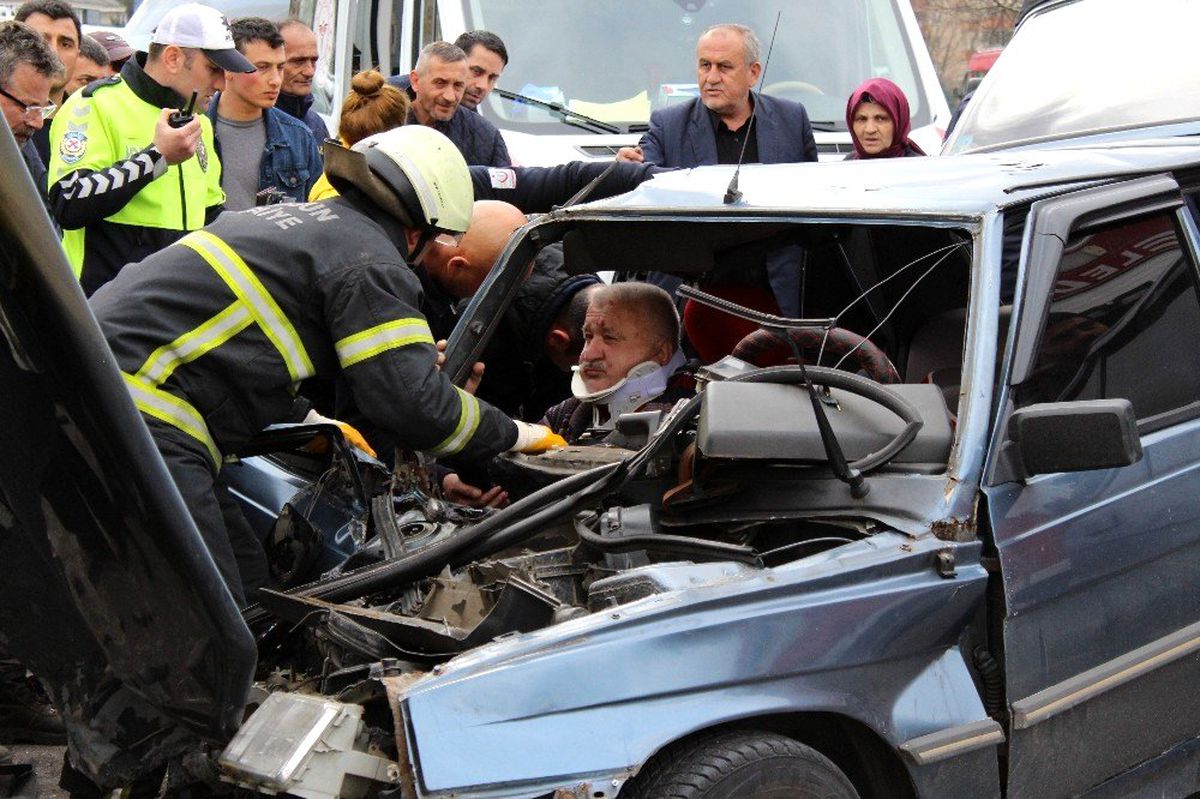Samsun\'da trafik kazası: 4 yaralı