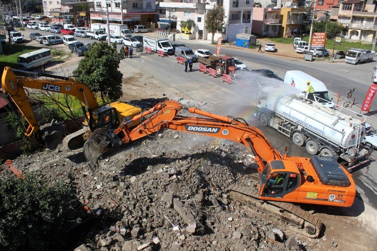 Toroslar\'da yol genişletme çalışmaları sürüyor