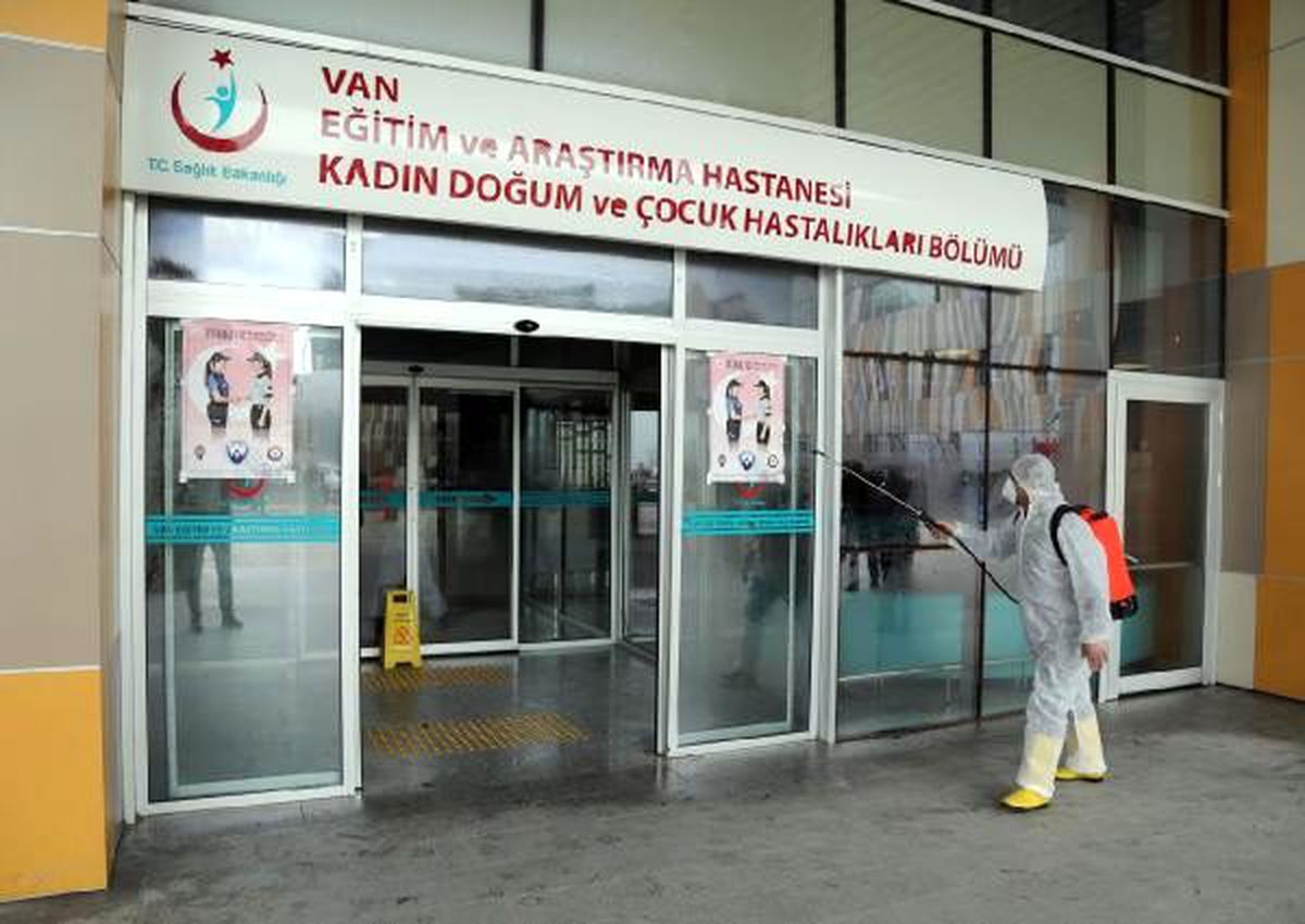 Van Eğitim ve Araştırma Hastanesi\'nde dezenfeksiyon çalışması