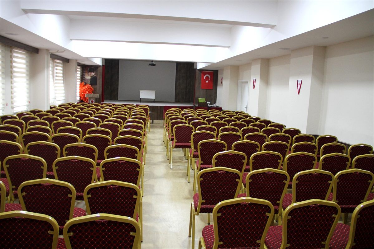 Yağlıdere Anadolu İmam Hatip Lisesi konferans salonu yenilendi