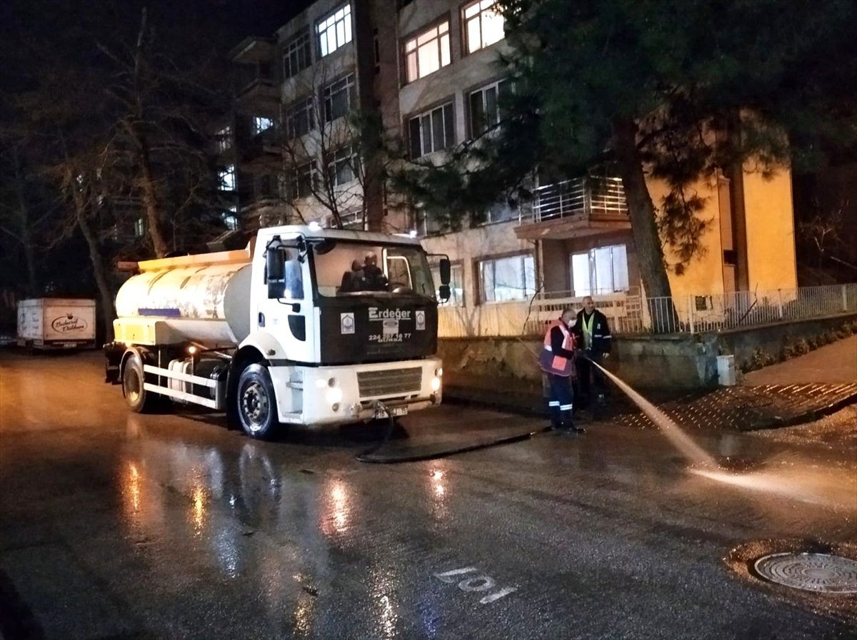 Yıldırım Belediyesi ekiplerinin dezenfeksiyon çalışması sürüyor