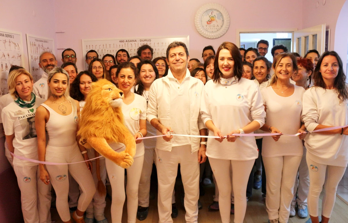 Yoga Academy\'nin 105. merkezinin açılışı İzmir Gaziemir\'de gerçekleşti