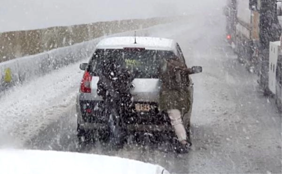 Adana\'da kar yağışı, ulaşımı aksattı (2)