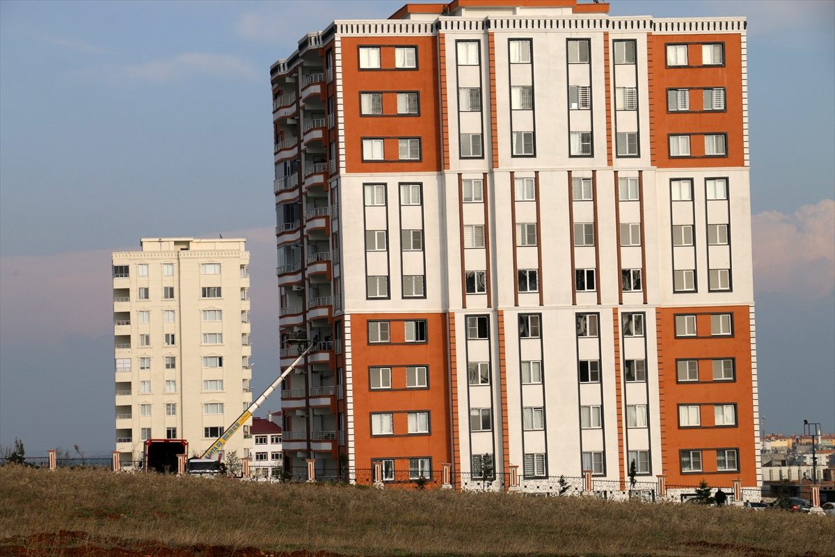 Adıyaman\'da heyelan sonrası zarar gören bina tahliye edilecek