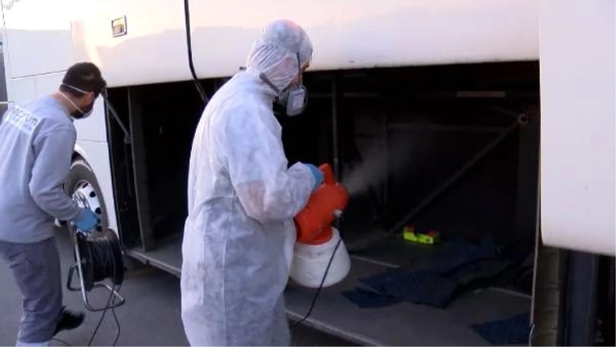 Avrupa\'dan gelen yolcuları taşıyan otobüsler dezenfekte ediliyor